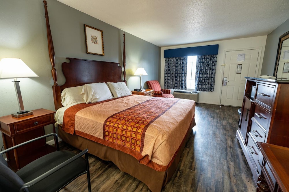 American Inn & Suites Russellville - photo 25