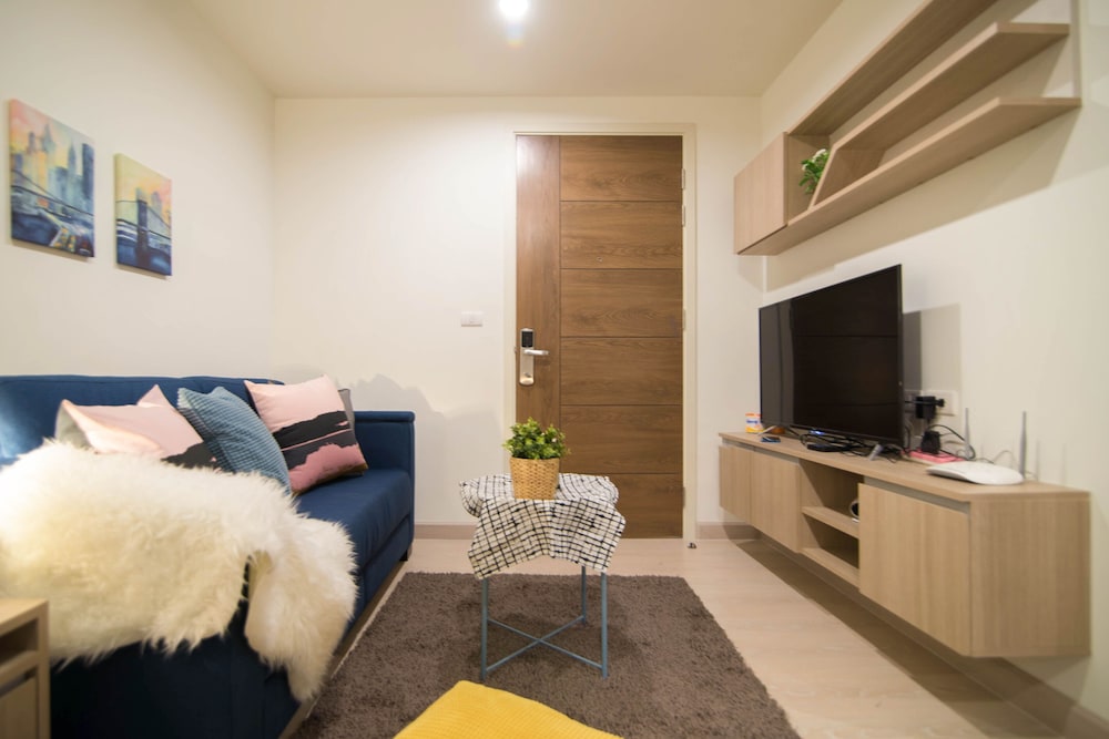 Apartment BTS On Nut Convenience Store Nearby