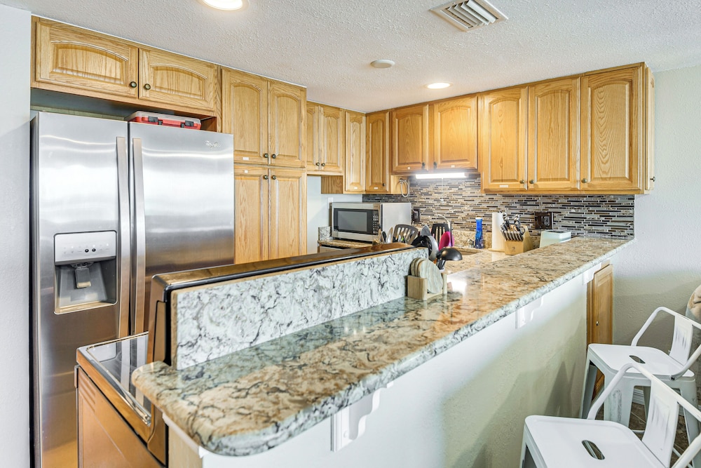 New Smyrna Beach Condo on Water: Rest Swim & Play — 4-Star Luxury Hotel in New Smyrna Beach, United States