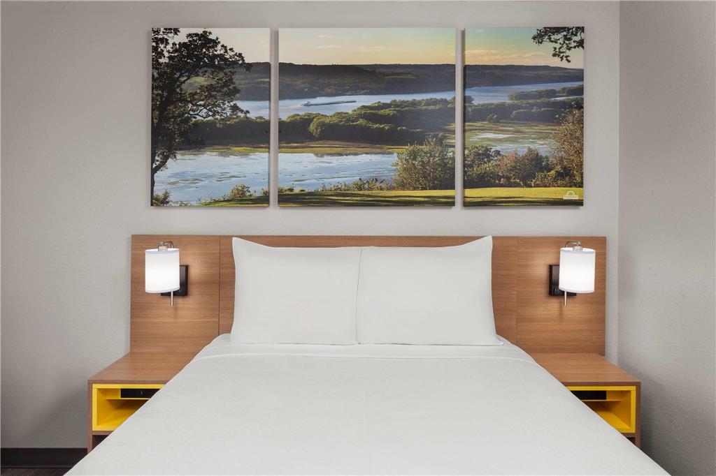Days Inn & Suites by Wyndham Kaukauna WI - photo 13