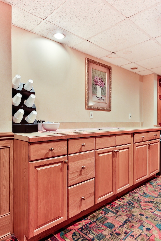 The View Inn & Suites - photo 35