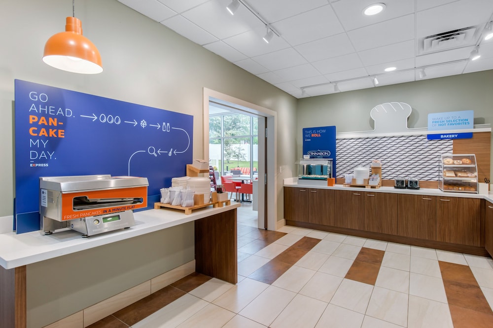 Holiday Inn Express & Suites Salem by IHG - photo 41