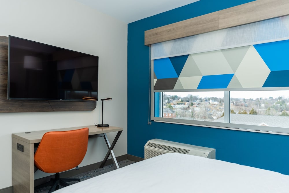 Holiday Inn Express & Suites Charlottesville by IHG - photo 50