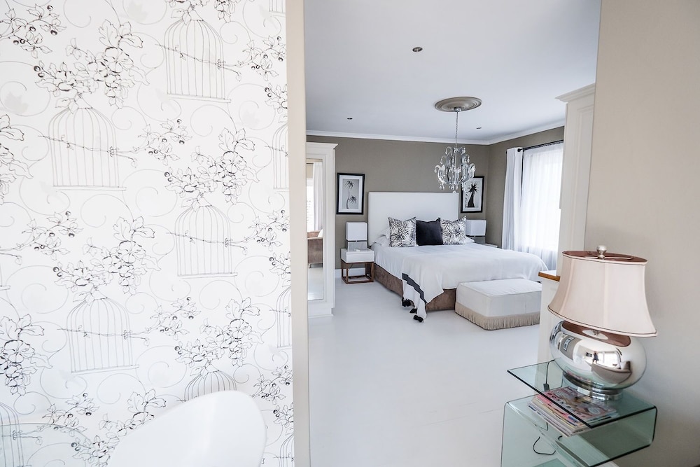 Admiralty Beach House — 4-Star Luxury Hotel in Port Elizabeth, South Africa