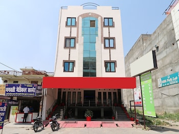 OYO 13161 King's Palace