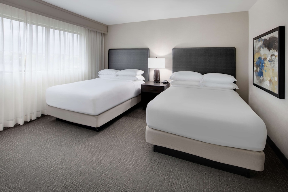 Embassy Suites by Hilton Detroit Troy Auburn Hills - photo 10