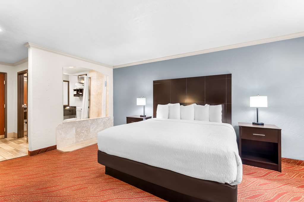 Best Western Plus Parkway Inn - photo 14