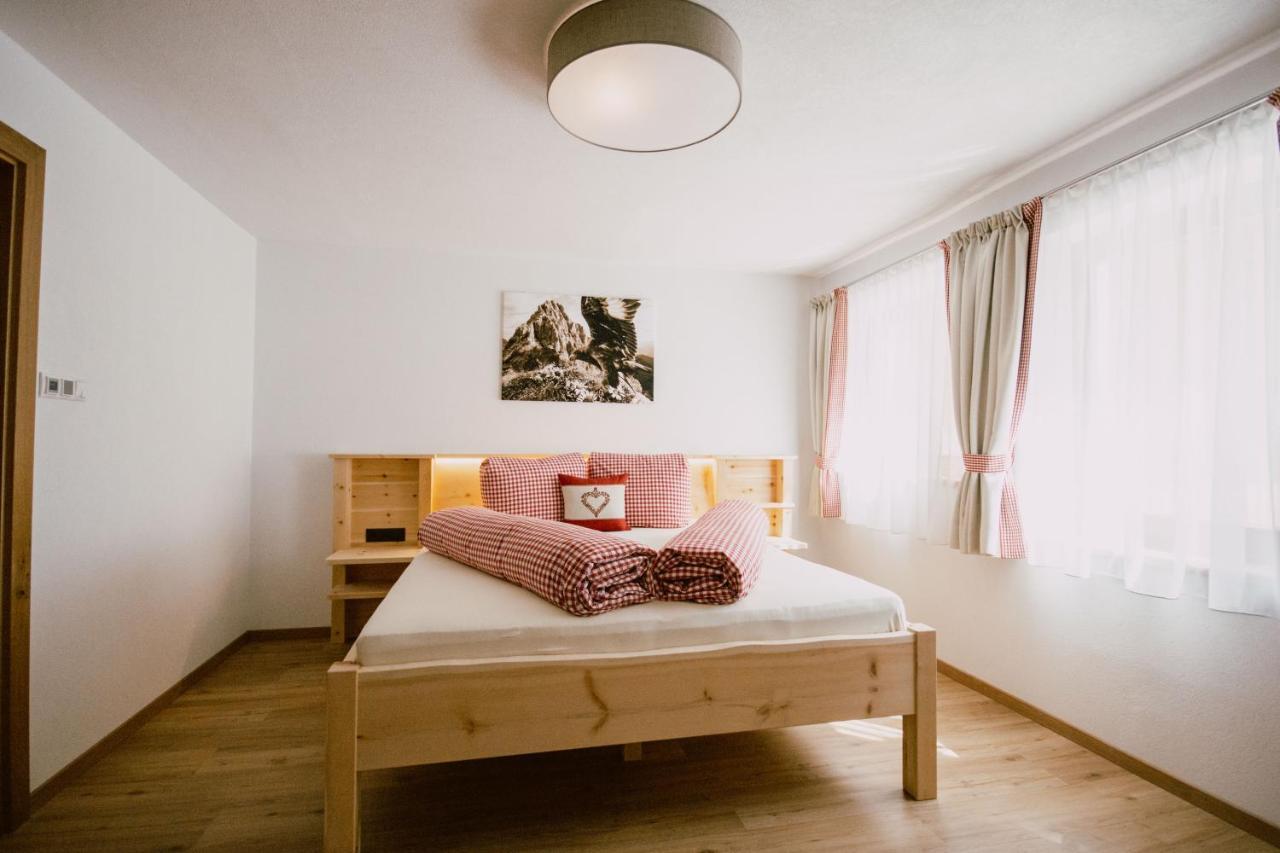 Nedererhof Zimmer Alpenrose mit Gemeinschaftsküche — hotel in Schmirn