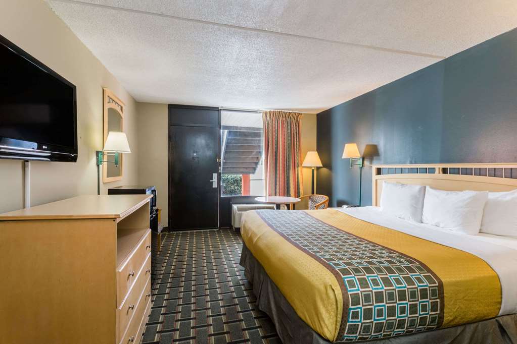 Travelodge by Wyndham Savannah Area Richmond Hill - photo 9