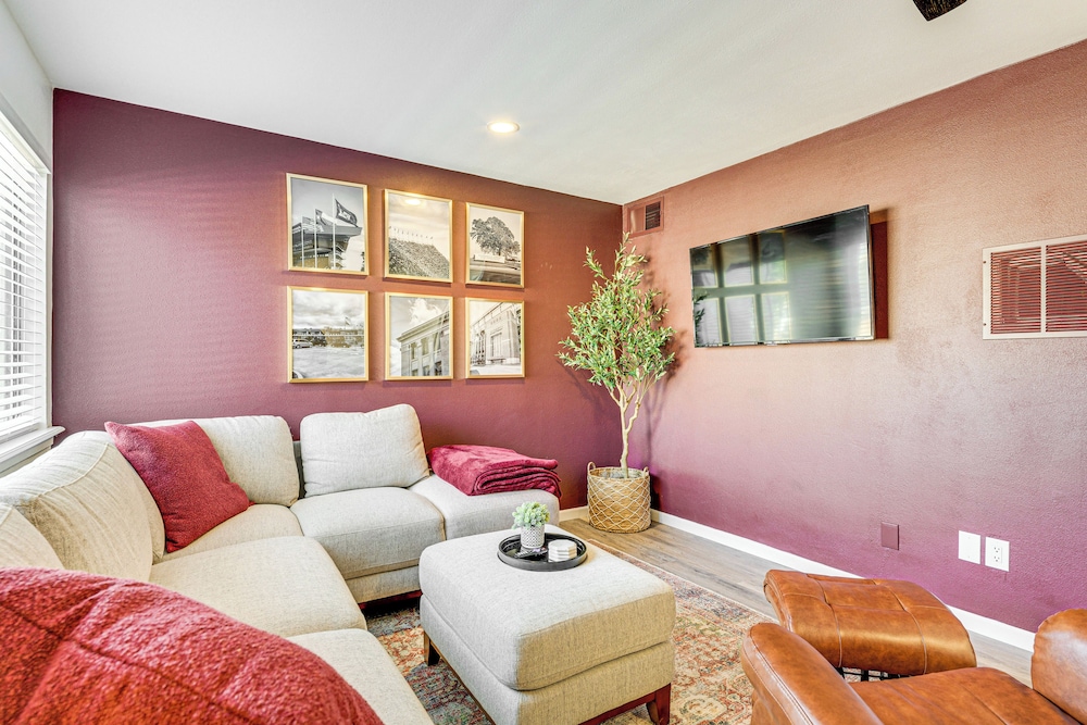 Convenient Bryan Townhome w Patio 3 Mi to A&m — 4-Star Luxury Hotel in Bryan, United States