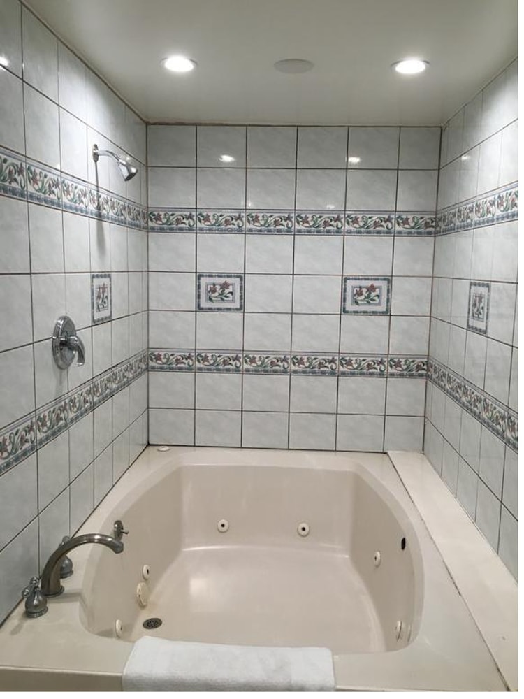 Hacienda Inn - photo 18