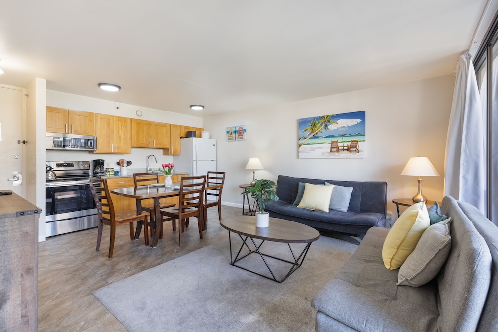 Light & Airy 8th Floor Ocean View Condo with Lanai and FREE Parking by Koko Resort Vacation Rentals - photo 11