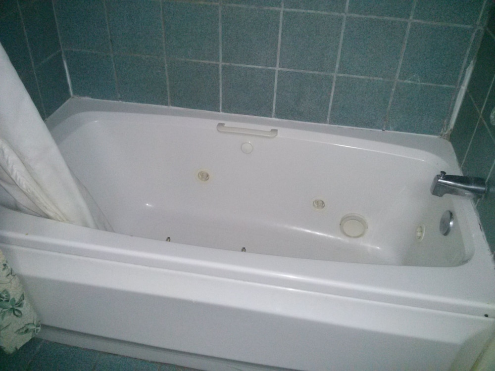 ValuStay Inn and Suites - photo 13