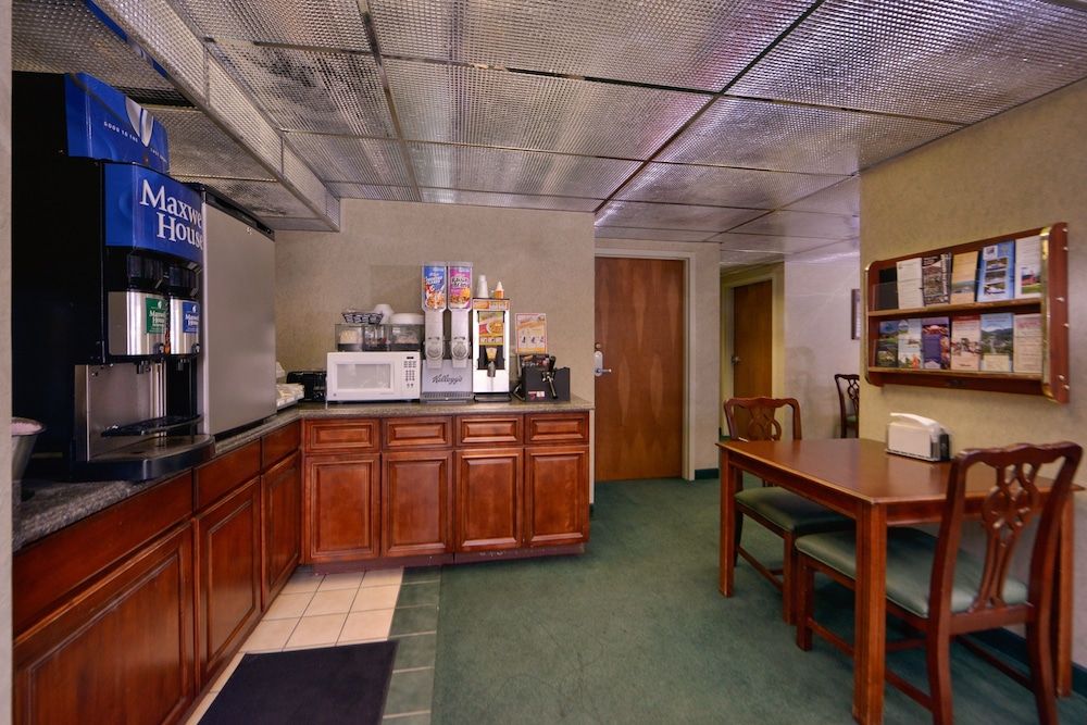 Nations Inn West Jefferson - photo 24