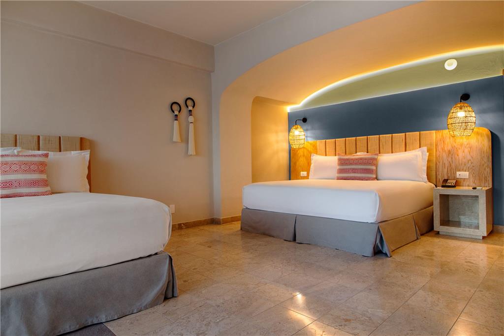 Deluxe Superior king and twin bed