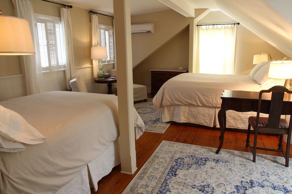 The Oak Bluffs Inn - photo 8