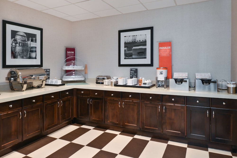 Hampton Inn & Suites Denver Speer Boulevard - photo 35