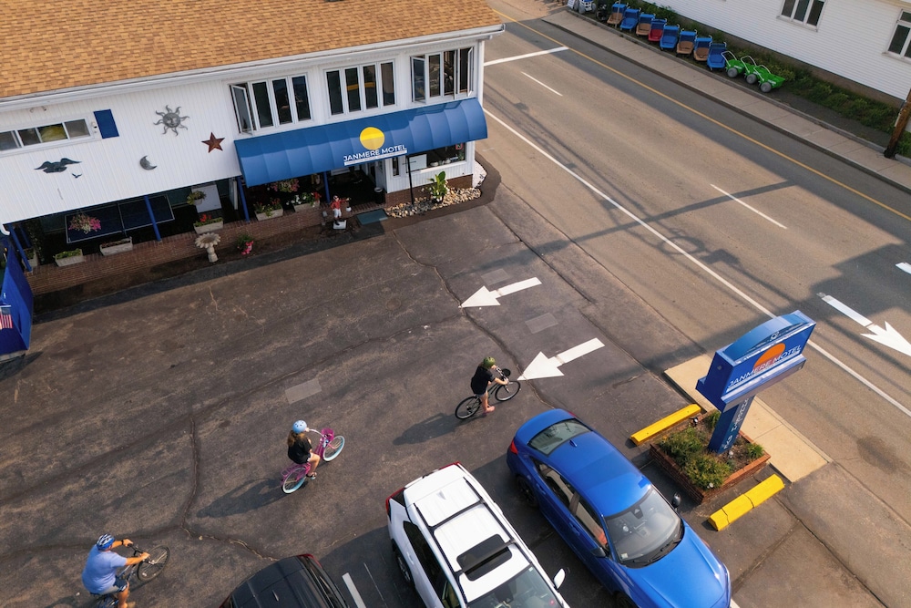 Janmere Motel - photo 108