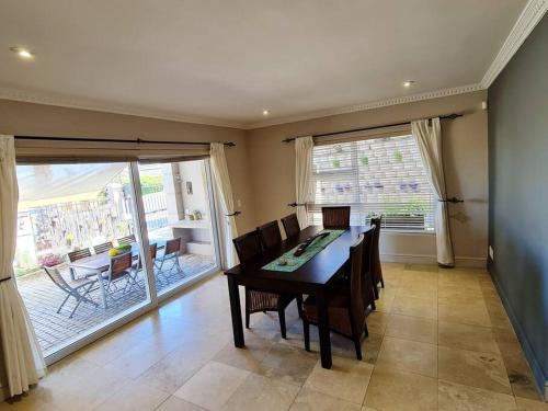 Palm Zicht MAIN 3 bedroom apartment