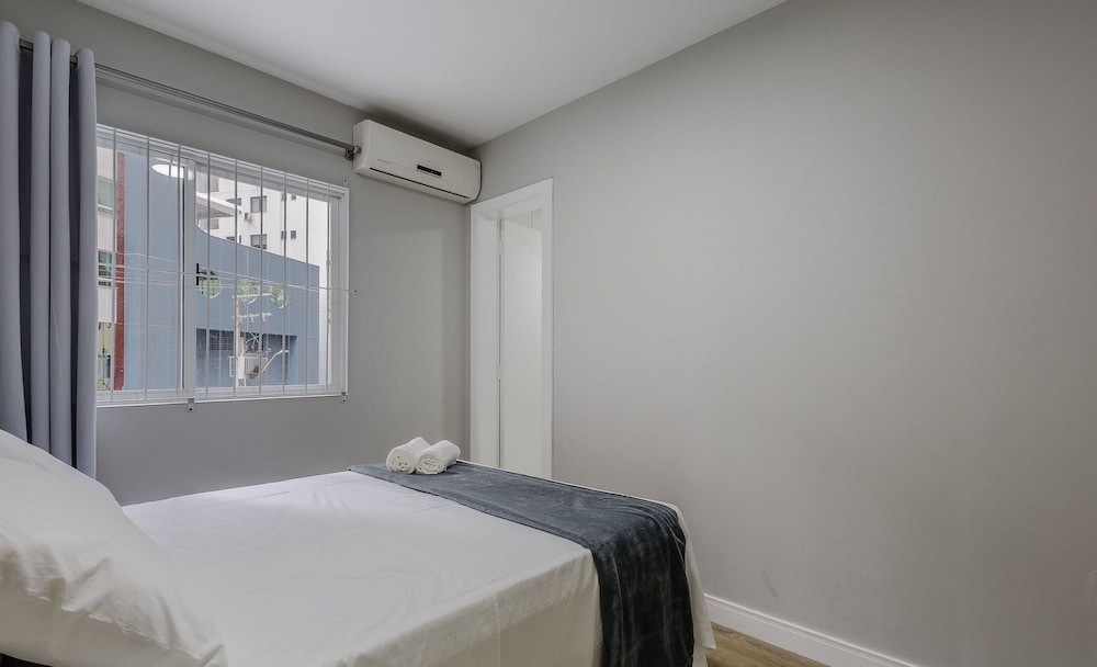 Apartments 100m From the Beach in BC ERM
