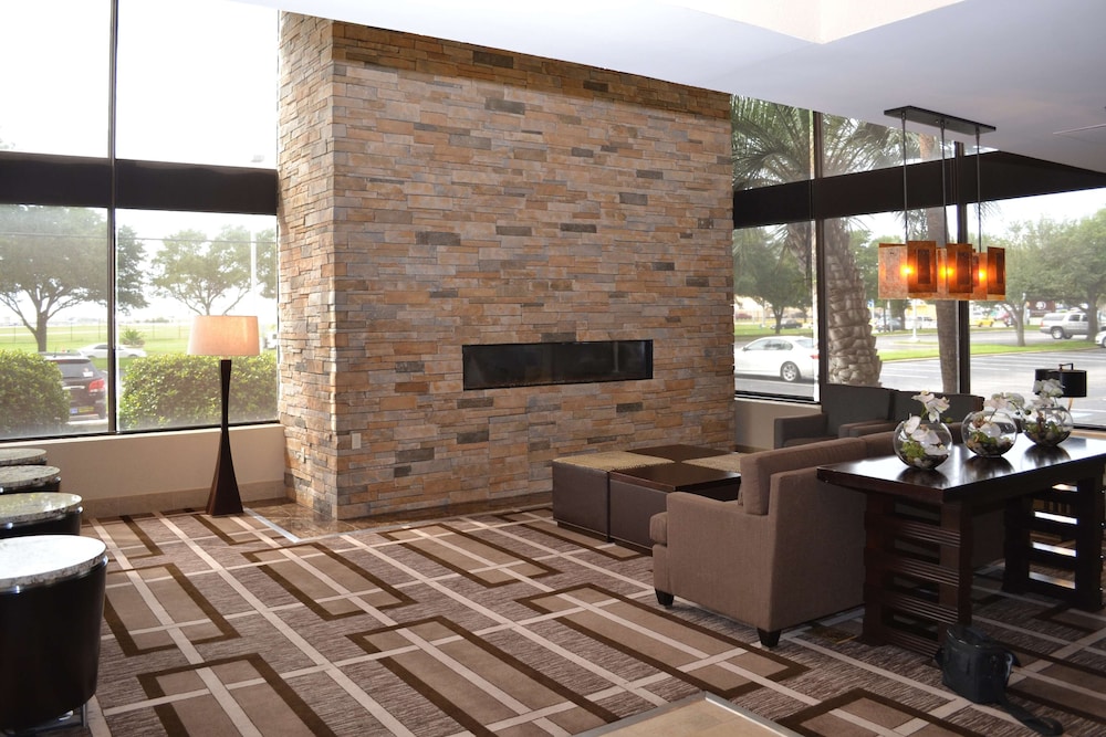 Doubletree by Hilton Houston Hobby Airport - photo 7