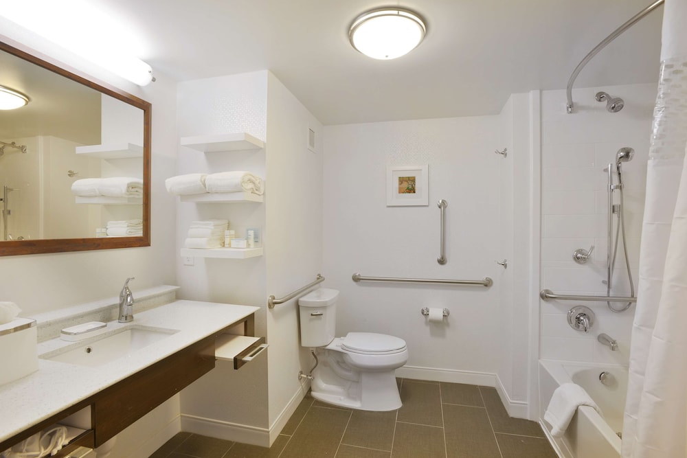 Hampton Inn & Suites Cincinnati Kenwood - photo 23