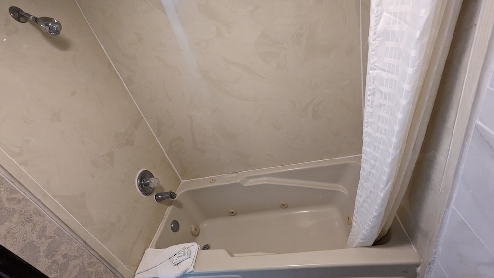 Edelweiss Inn And Suites - photo 18