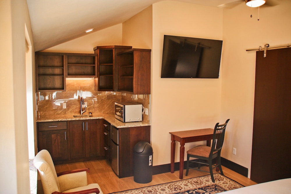 Iron Springs Adventure Resort & RV Park - photo 13