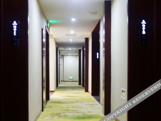 Holiday Inn on the left bank — hotel in Huainan