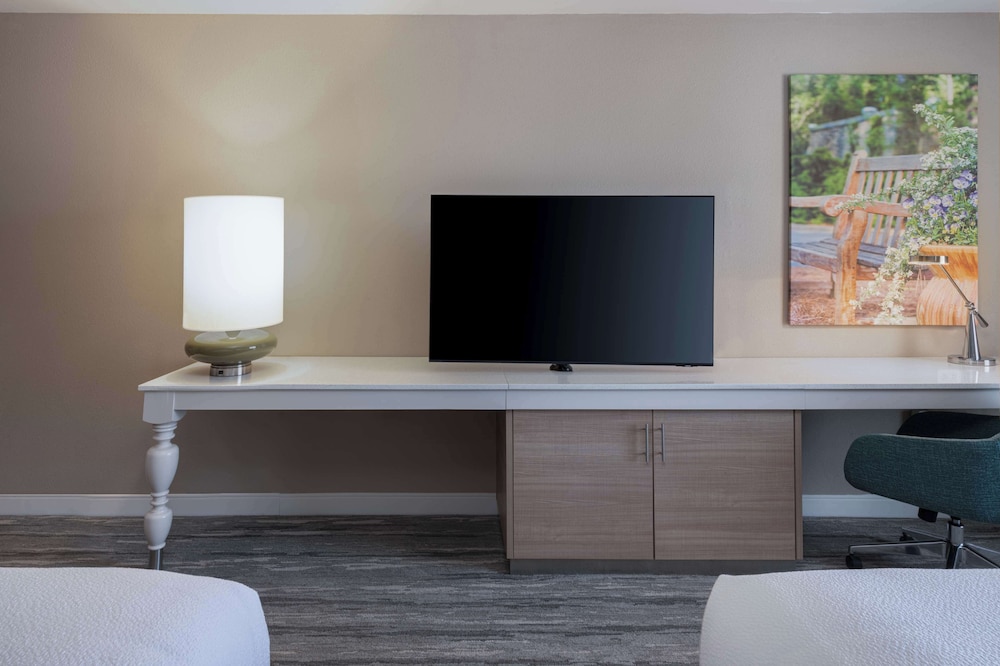 Hilton Garden Inn St. Charles - photo 9