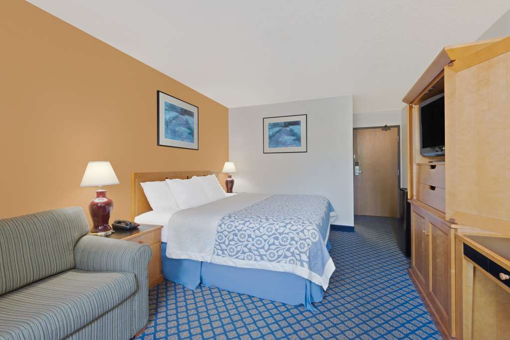Days Inn by Wyndham Brunswick Bath Area - photo 11
