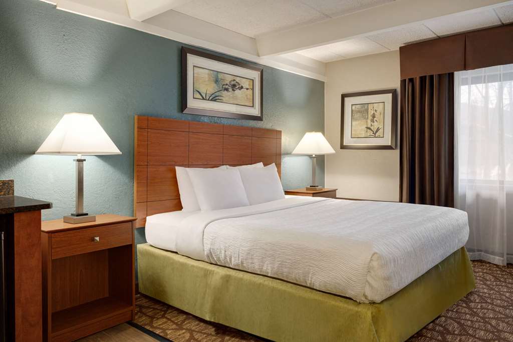 AmericInn by Wyndham Grand Rapids Airport North - photo 10