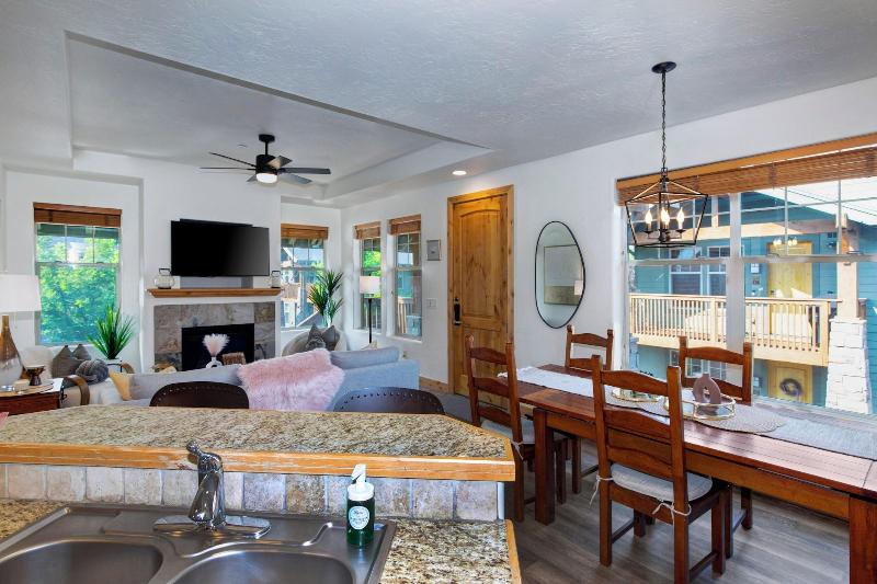 Fox Pointe At Redstone By Lespri Management - photo 28
