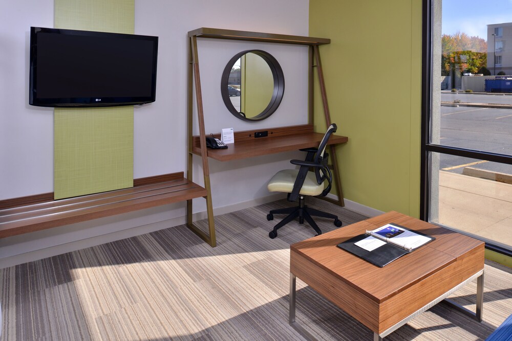 Holiday Inn Express Springfield by IHG - photo 6