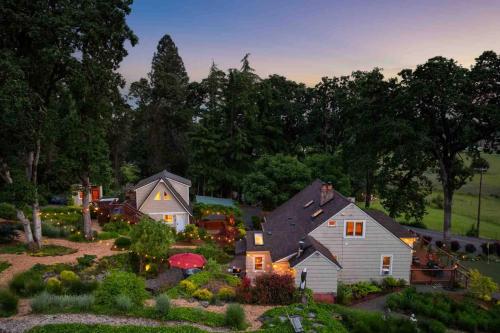 Hoffman Woods Estate in West Linn, United States