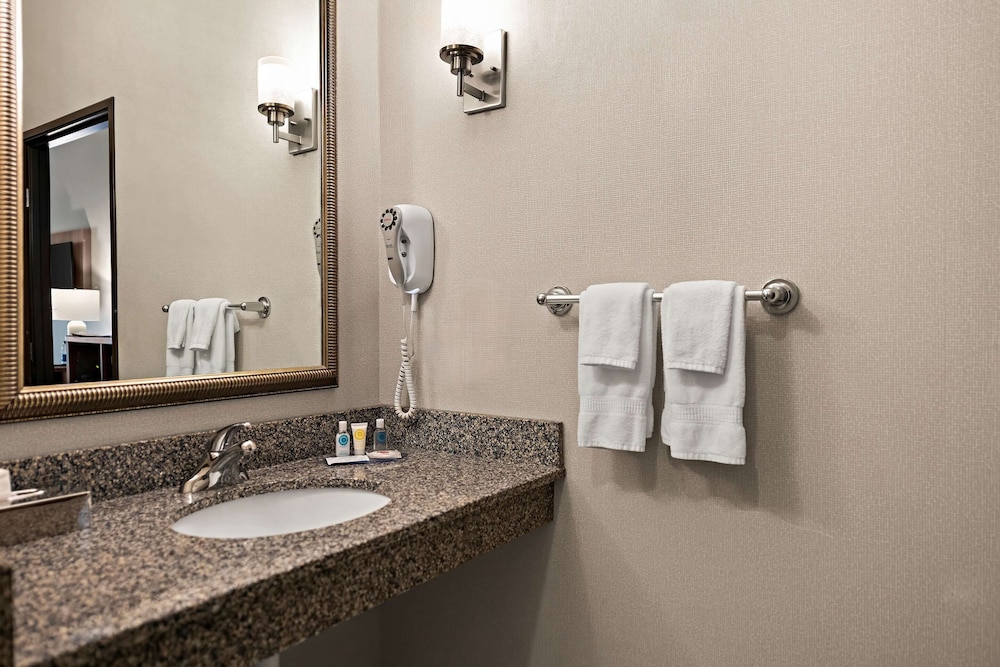Comfort Suites Hudson I 94 - photo 8