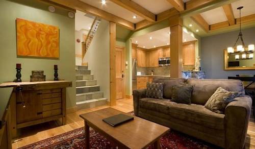 Aloha Whistler Accommodations Upper Village & Benchlands in Whistler, Canada