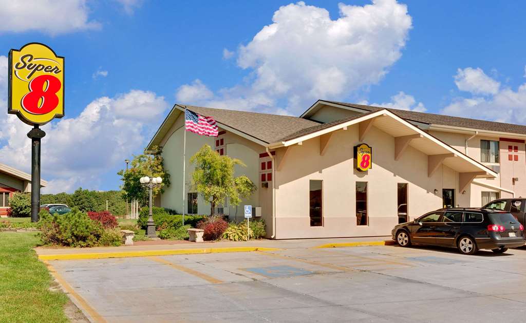Super 8 by Wyndham Keokuk - featured photo