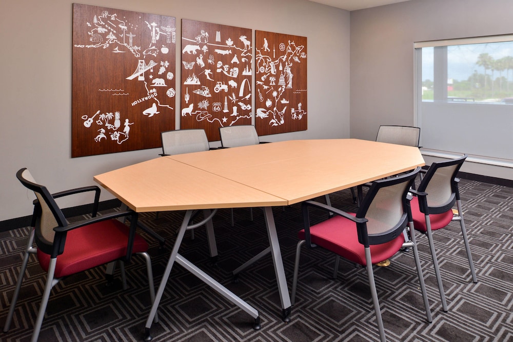 TownePlace Suites by Marriott Laplace - photo 25