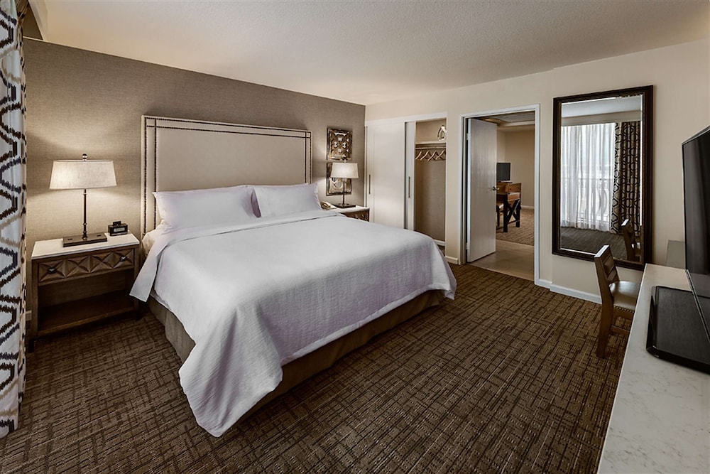 Embassy Suites by Hilton Scottsdale Resort - photo 9