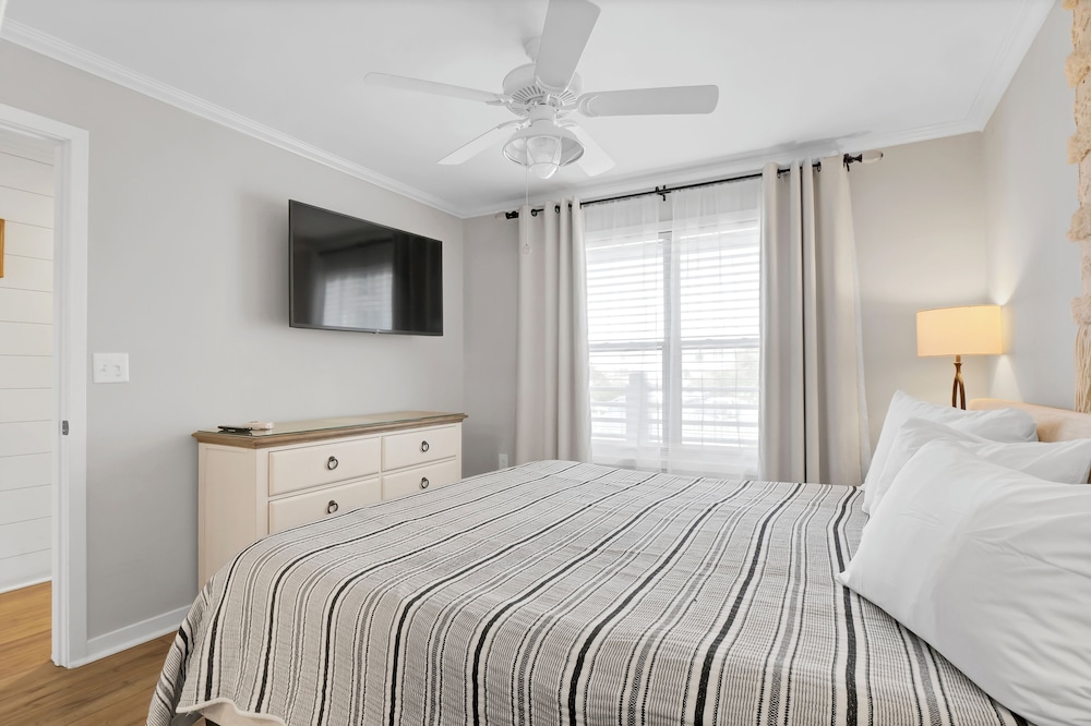 Sandpeddler Inn & Suites - photo 25