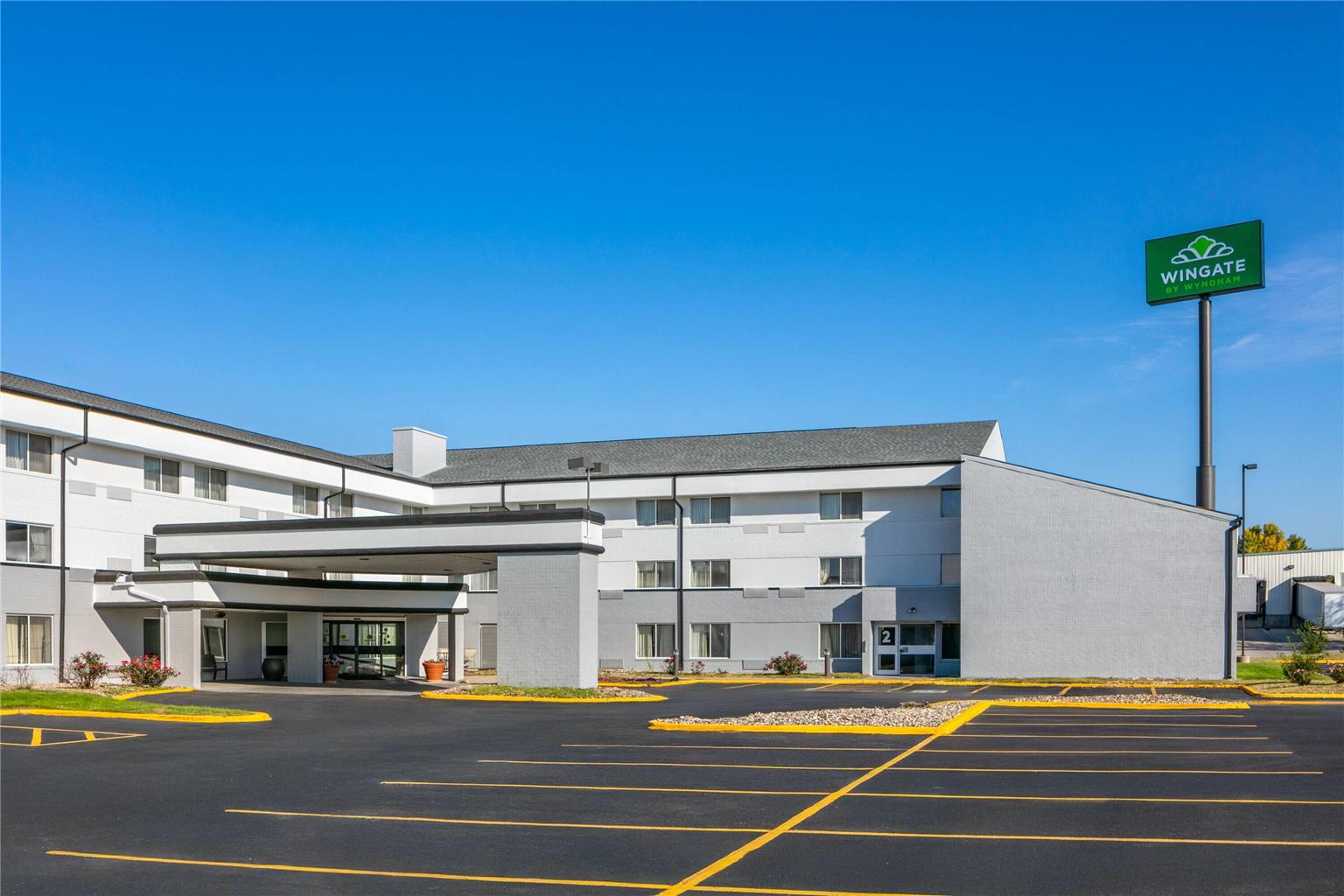 Wingate by Wyndham Lincoln Airport East I 80 - photo 2