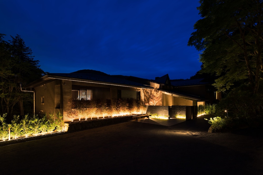 Bar Hotel Hakone Kazan — 4-Star Luxury Hotel in Hakone, Japan