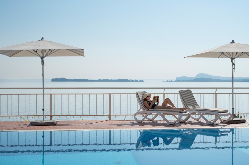 Hotel Villa Florida & Suite Apartments - carbon neutral hotel in Gardone Riviera