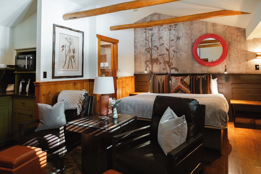 Highland Haven Creekside Inn - photo 42