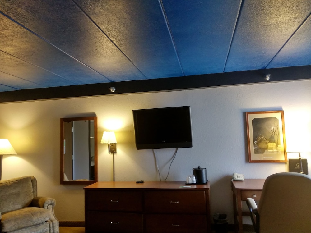 Madelia Hotel & Suites - photo 7