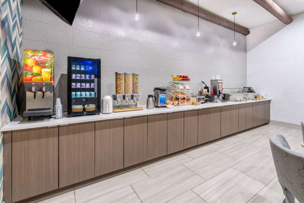 La Quinta Inn & Suites by Wyndham Santa Rosa - photo 24