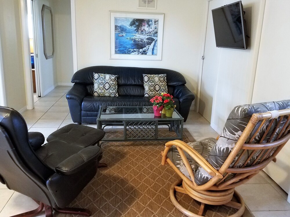 A Place to Be Nokomis Beach - carbon neutral hotel in Nokomis