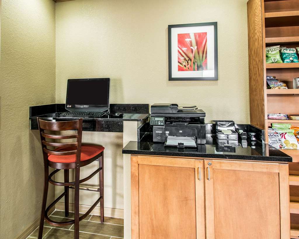 Quality Inn Plant City Lakeland - photo 18