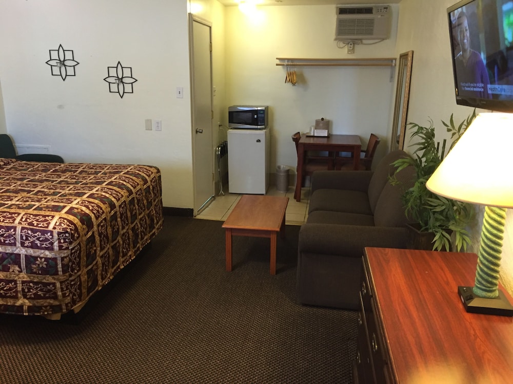 Budget Inn and Suites Colby - photo 20